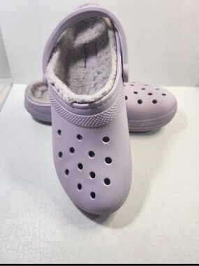 Crocs Classic Lined Clogs in a lavender or purple color W/7